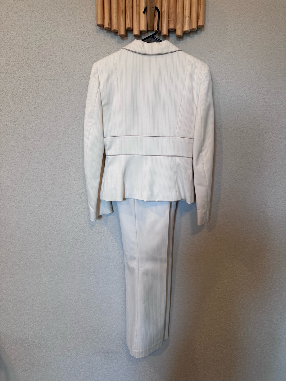Bebe White Pinstripe Pant Suit Set NWOT Blazer Size 6 Pants Size 2 Career Chic - Picture 8 of 11
